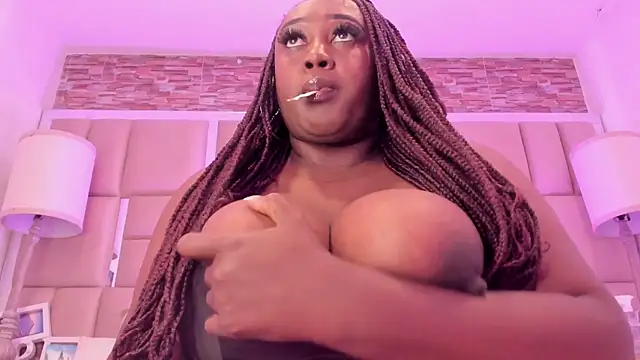 ShaniaBrownn webcam