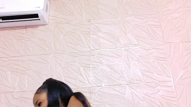 nina_bae webcam