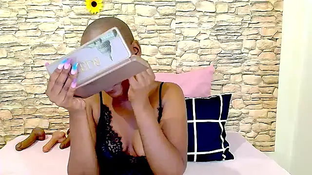 EbonyOlive69 webcam