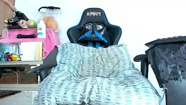 hugeeblackcock webcam
