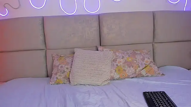Yiiraaa1 webcam