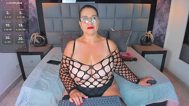 Your_Lady_Milf webcam