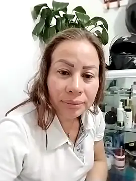 LaraCaliente webcam