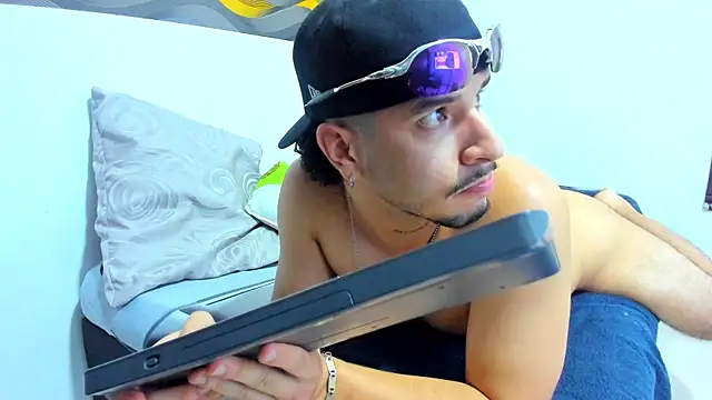 Leon_Hotx webcam