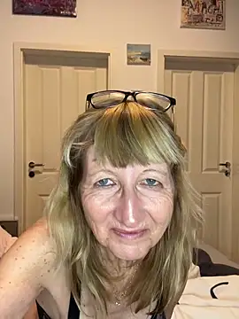 MatureKim webcam