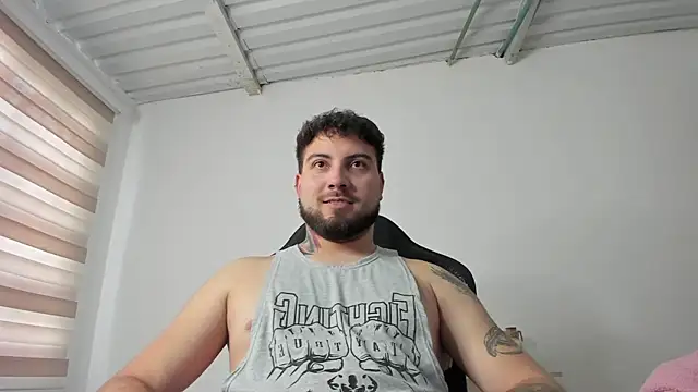 AaronHardi webcam