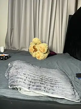 Hugemassivebootie webcam