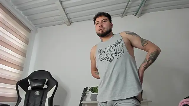 AaronHardi webcam