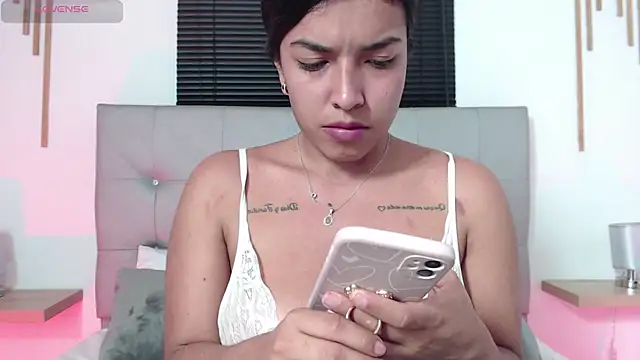 kimmygray10 - Kimmygray10's free webcam - UK Sex Cams