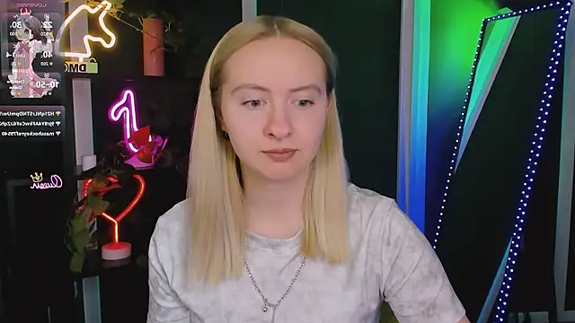 mila_glow1 webcam