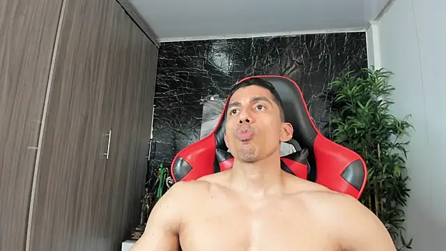Erik_castle webcam