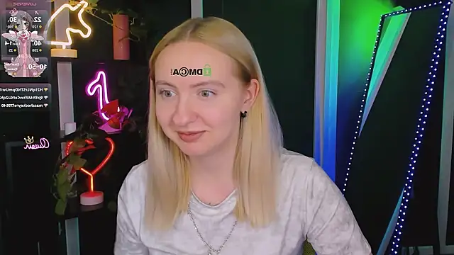 mila_glow1 webcam