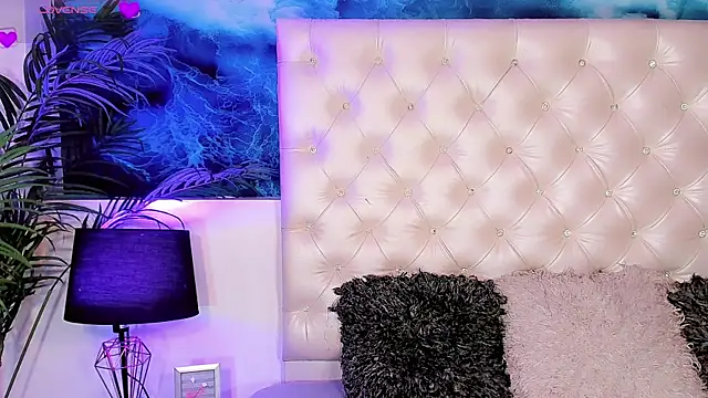 Keira_Fox31 webcam