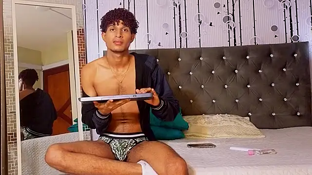 Alex_Bloom webcam