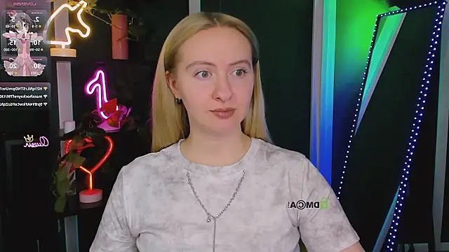 mila_glow1 webcam