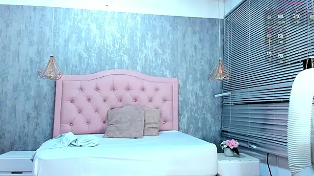 naomidibello webcam