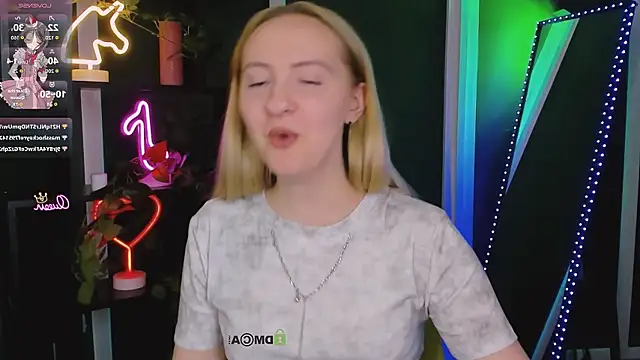 mila_glow1 webcam