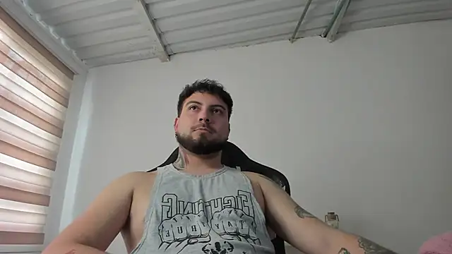 AaronHardi webcam