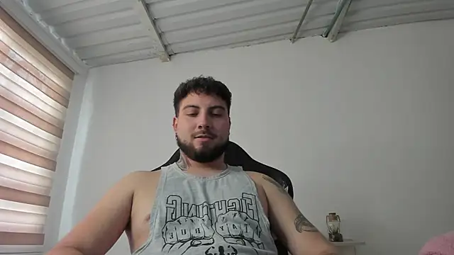 AaronHardi webcam