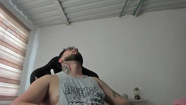AaronHardi webcam