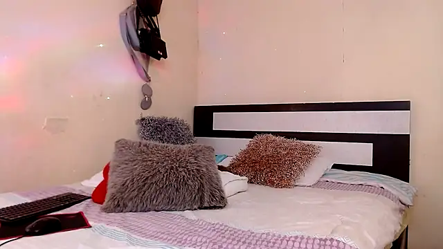 chika_hellar webcam