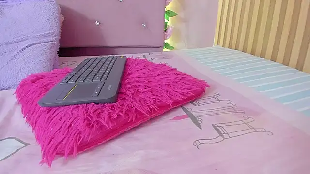 lovely__kiss__ webcam
