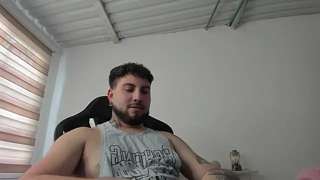 AaronHardi webcam