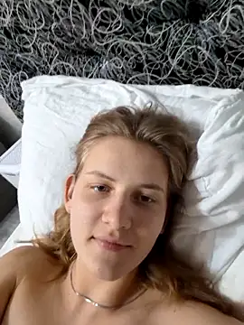 mooniekiss webcam