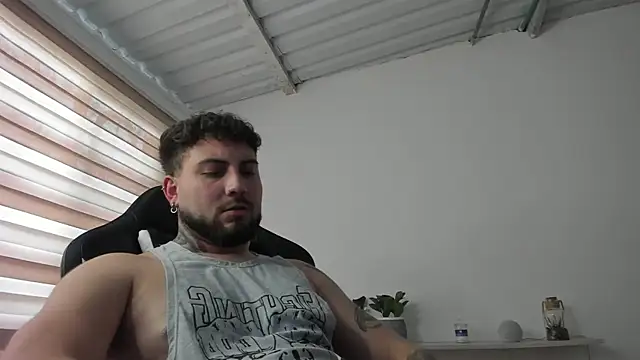 AaronHardi webcam