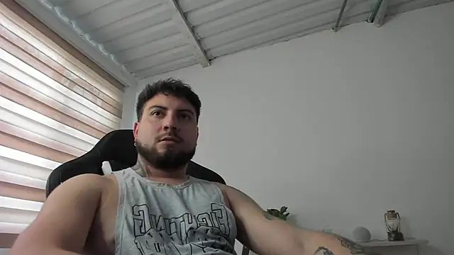 AaronHardi webcam
