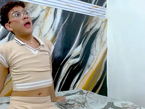 LAYAN_FEMBOY webcam