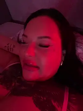 _MelinaCurves_ webcam