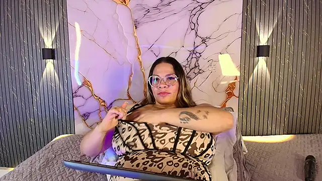 big_tits_in_your_face webcam