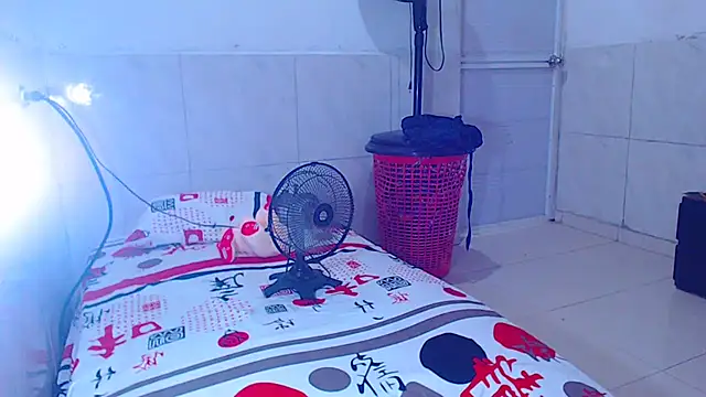 Triogirlhorny_ webcam