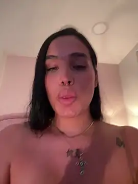 Bella__Wood webcam