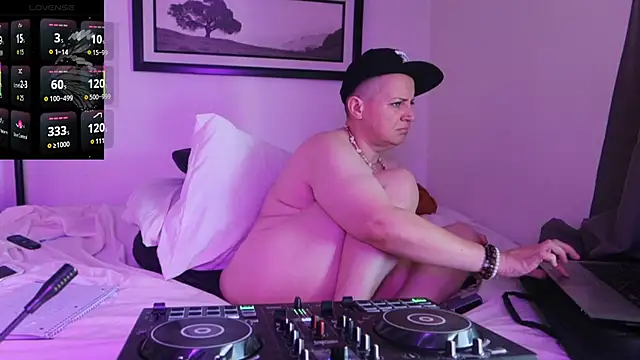 BellaBlueBBW webcam