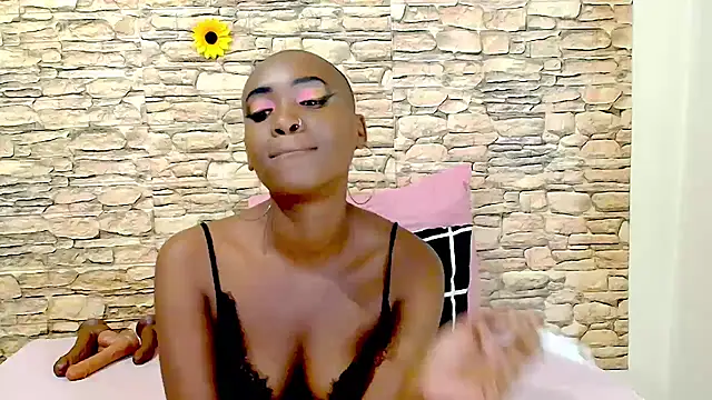 EbonyOlive69 webcam