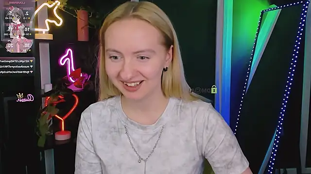 mila_glow1 webcam
