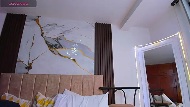 scarlet_fox75 webcam