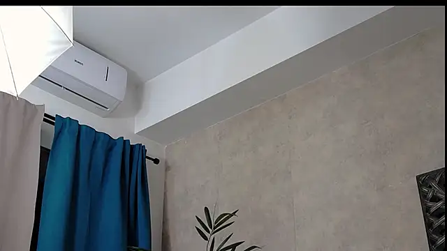 SaraElise webcam