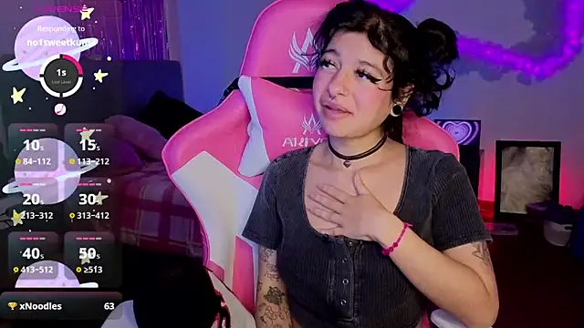 larah_uwu webcam