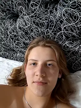 mooniekiss webcam