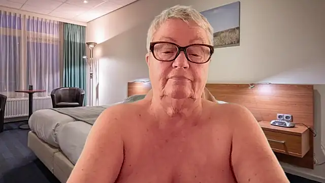 Mystery-Grandmother webcam