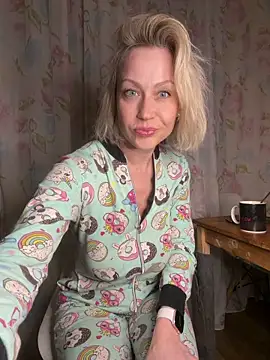 Elle_Milfa webcam