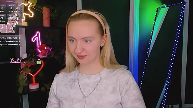 mila_glow1 webcam