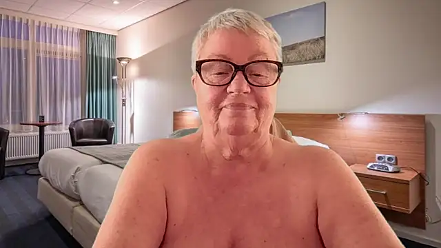Mystery-Grandmother webcam
