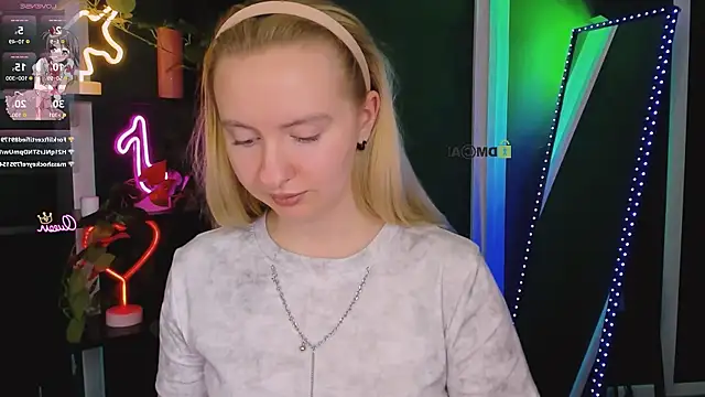 mila_glow1 webcam