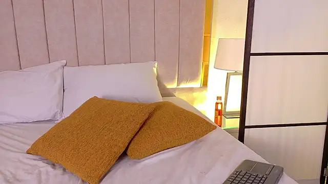 Carrie_GB webcam