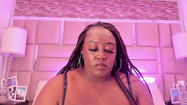 ShaniaBrownn webcam