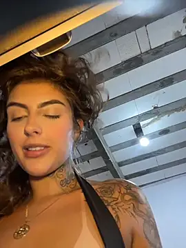 miiabellovic Live Webcam on Stripchat
